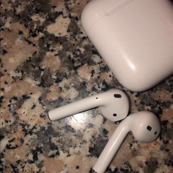 Airpods with charging case - Picture 3 of 4